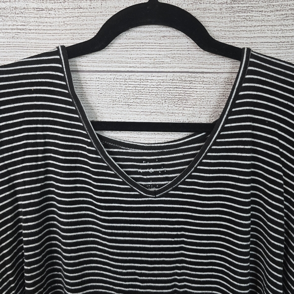 Womens Top, Lightweight Blouse, Black & White, V-neck Shirt, Size : Large - Picture 3 of 8